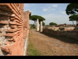 05572 ostia - regio iii - cardo degli aurighi - blick ri osten.jpg